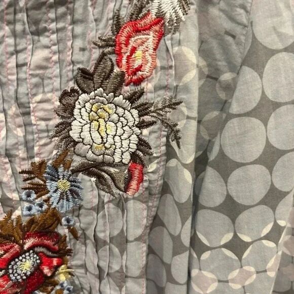 COMO No? By Biz Embroidered Gray Cotton Pintuck Peasant Top size Small‎ - Picture 2 of 7